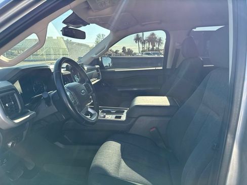 Used 2022 Ford Expedition XLT RWD image 5