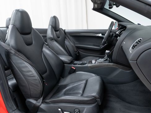 Used 2013 Audi RS 5 Cabriolet w/ Audi MMI Navigation Plus Pkg image 23