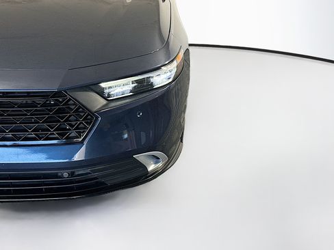 Used 2023 Honda Accord Touring image 9