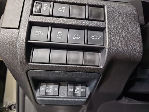 Used 2025 Toyota Tacoma Limited AWD/4WD image 27
