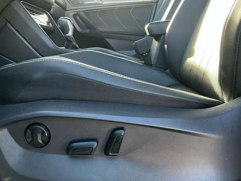 Used 2023 Volkswagen Tiguan SE image 24