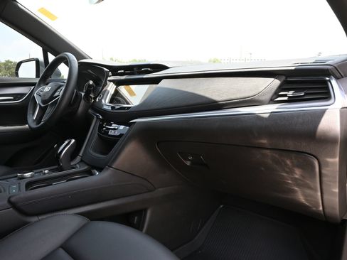 Used 2025 Cadillac XT5 Luxury w/ LPO, Floor Liner Package FWD image 25