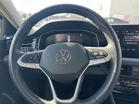 Used 2025 Volkswagen Jetta SE image 27