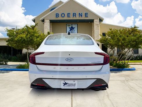 Used 2021 Hyundai Sonata Limited w/ Preferred Accessory Package FWD image 4