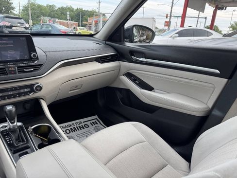Used 2020 Nissan Altima 2.5 SV FWD image 9