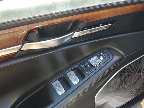 Used 2017 Genesis G90 3.3T Premium image 21