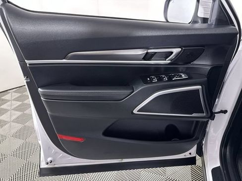 Used 2025 Kia Telluride S FWD image 23