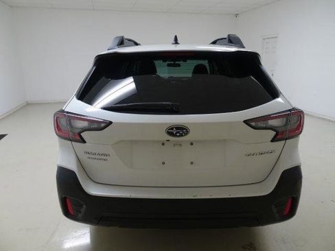 Used 2020 Subaru Outback Premium image 5