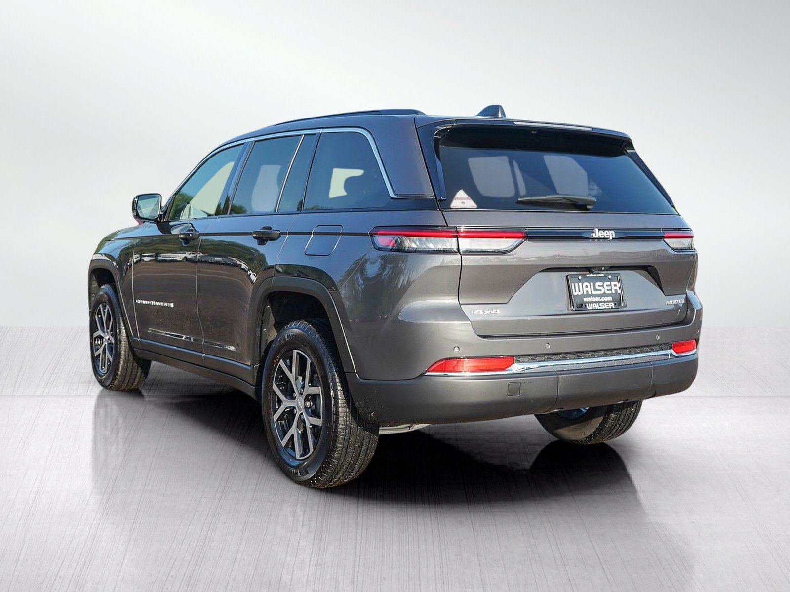 Used 2024 Jeep Grand Cherokee Limited w/ Trailer Tow Package AWD/4WD image 3