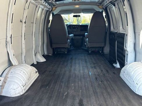 Used 2015 Chevrolet Express 3500 image 28
