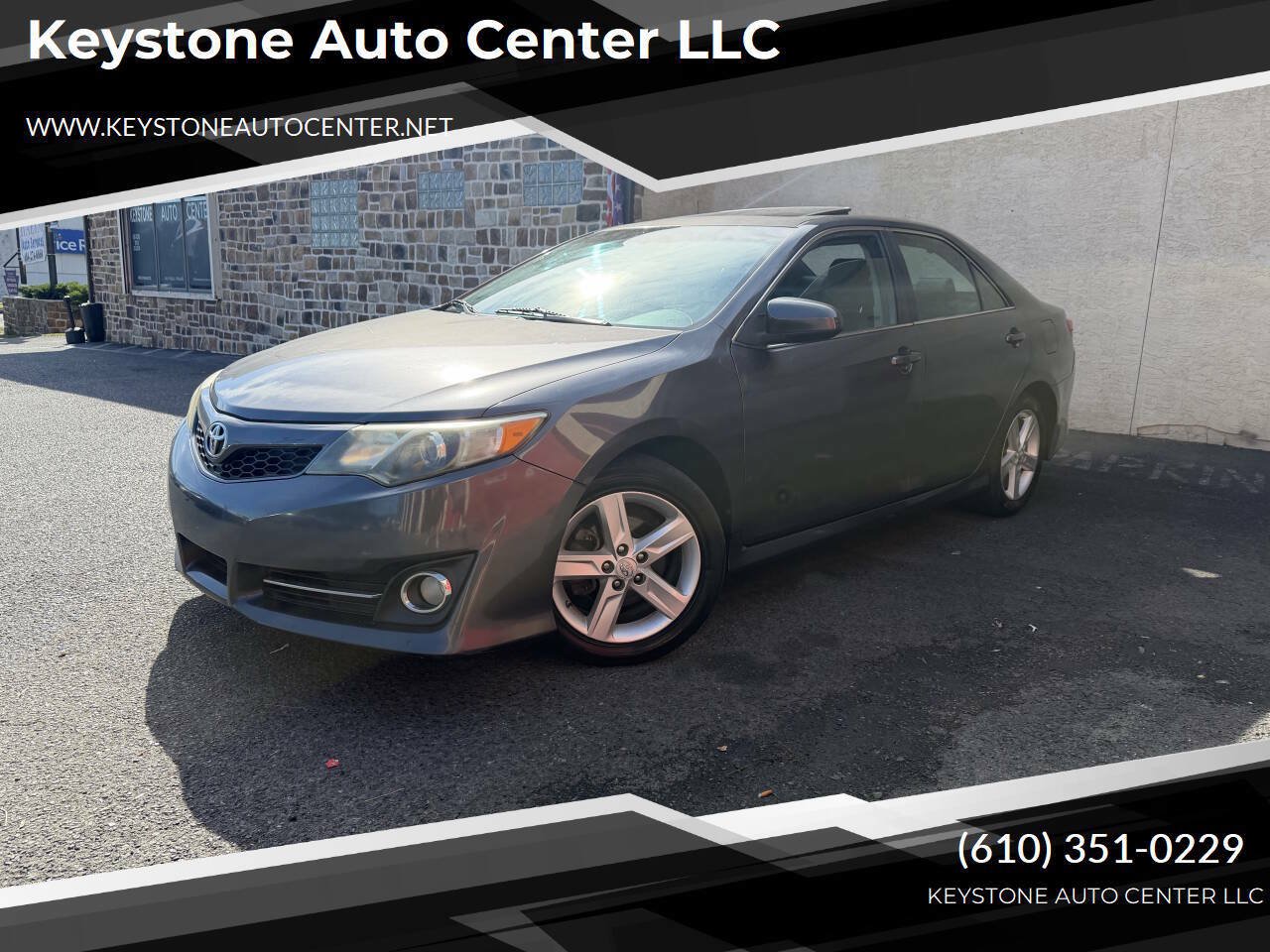 Used 2014 Toyota Camry SE w/ Moonroof Package FWD image 1