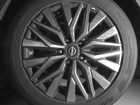 Used 2025 Nissan Altima 2.5 SV FWD image 14