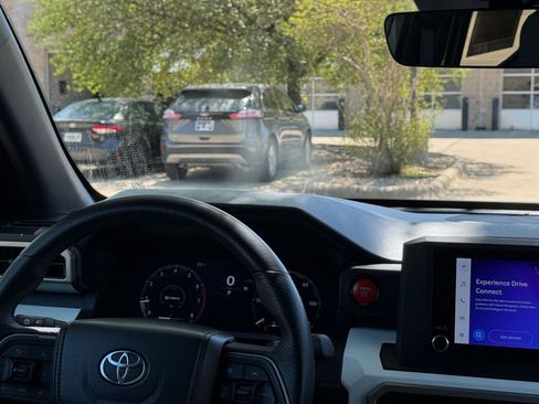 Used 2024 Toyota Tacoma TRD Off-Road image 34