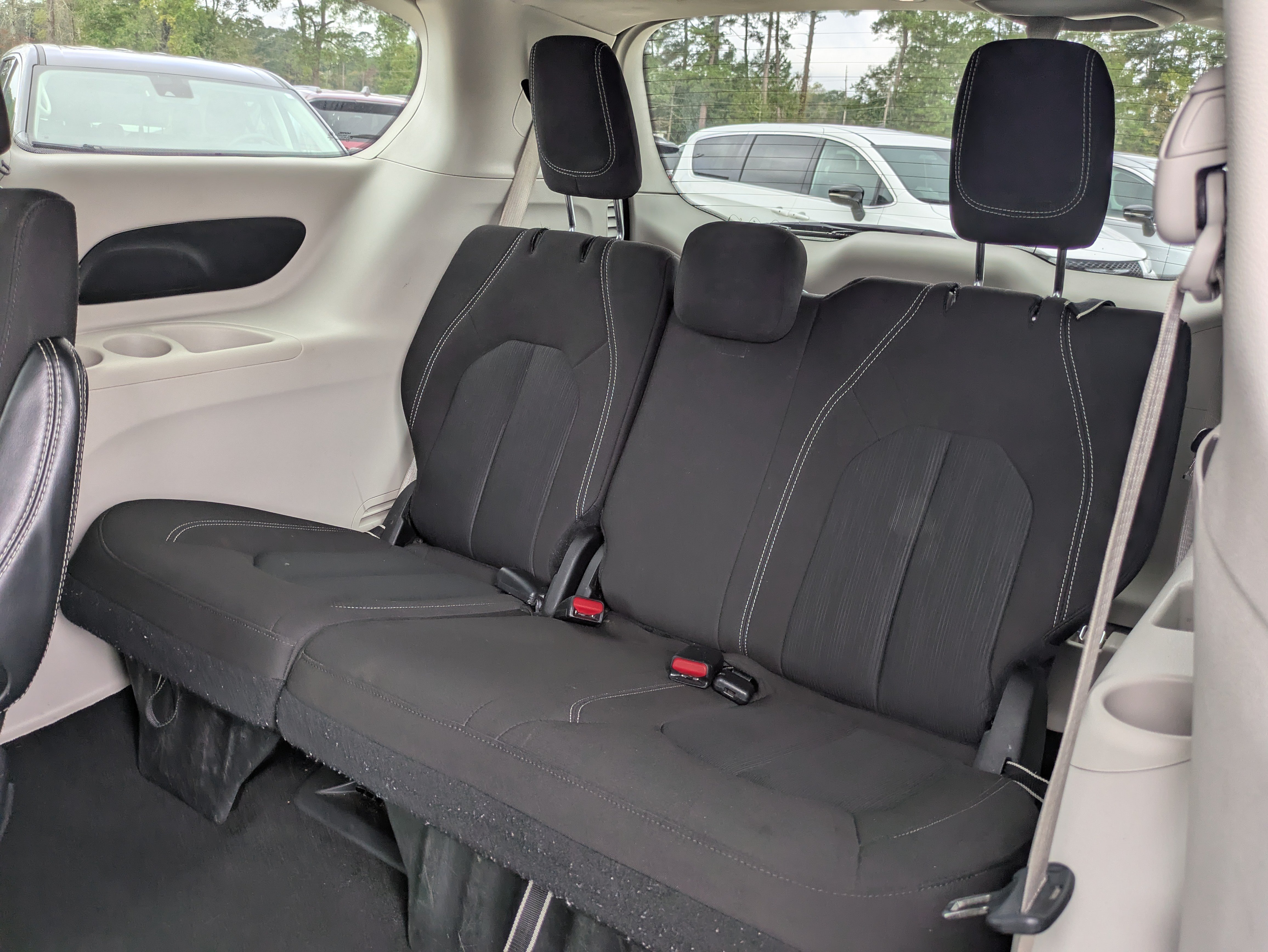 Used 2023 Chrysler Voyager LX FWD image 8