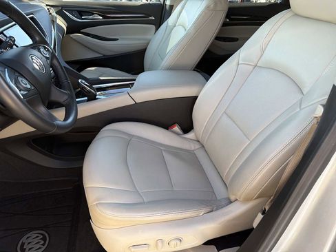 Used 2018 Buick Enclave Essence image 21