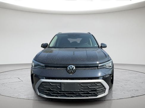Used 2025 Volkswagen Taos SE AWD/4WD image 2