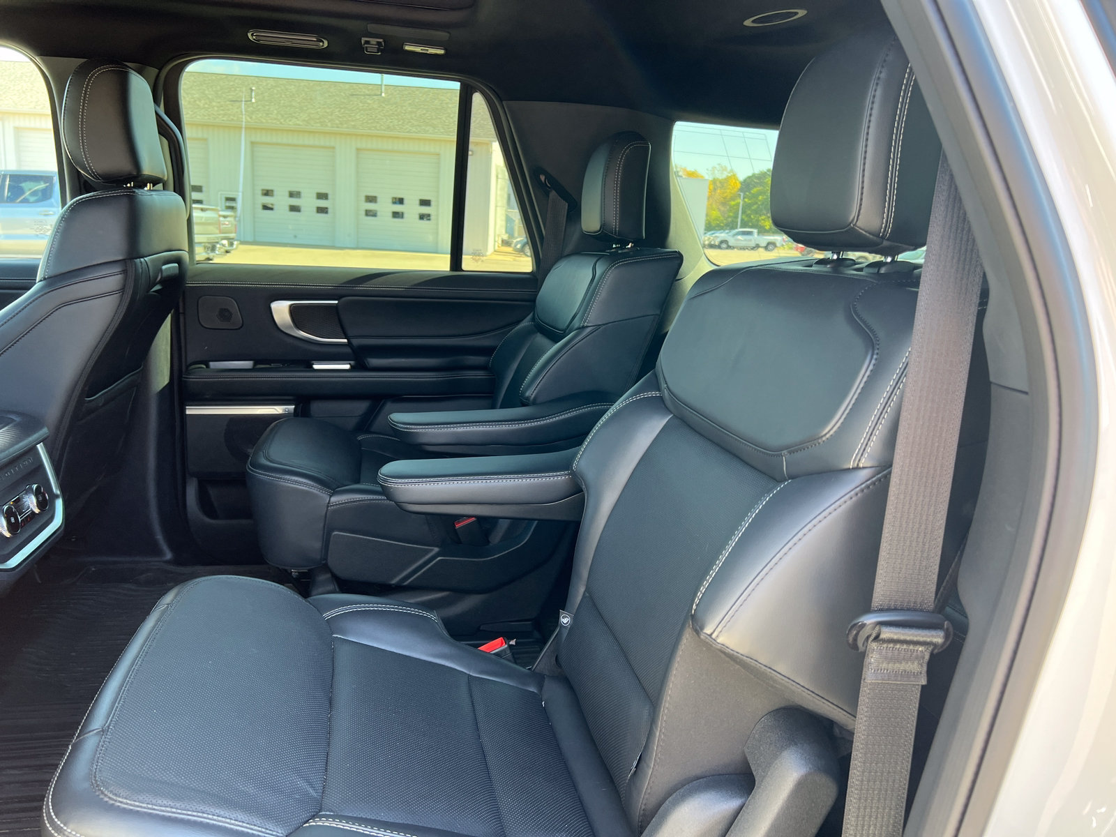 Used 2025 Ford Expedition Max Platinum w/ Stealth Performance Package AWD/4WD image 7