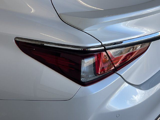 Used 2024 Lexus ES 300h w/ Premium Package FWD image 16