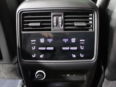 Certified 2025 Porsche Cayenne image 21