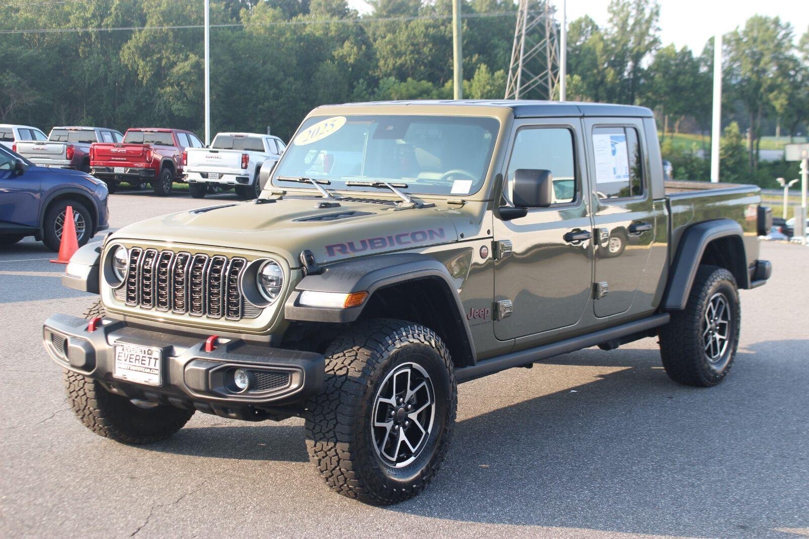 Used 2025 Jeep Gladiator Rubicon w/ Convenience Group AWD/4WD image 3