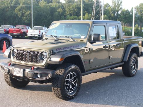 Used 2025 Jeep Gladiator Rubicon w/ Convenience Group AWD/4WD image 3