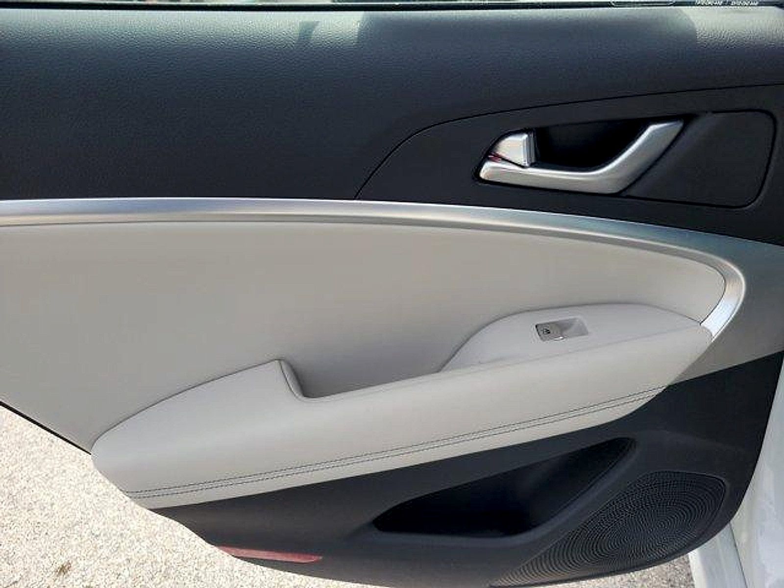 Used 2025 Genesis G70 2.5T RWD image 15
