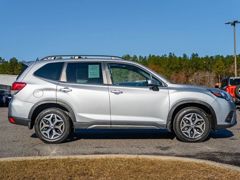 Used 2023 Subaru Forester Premium image 8