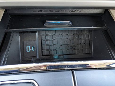 Used 2022 Ford Expedition XLT image 33