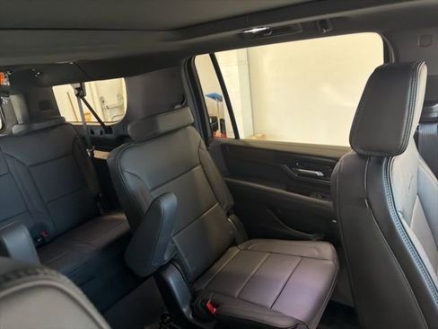 Used 2026 GMC Yukon XL Denali w/ Sun & Power Step Package AWD/4WD image 48