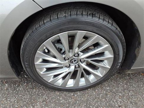 Certified 2019 Lexus ES 350 image 9