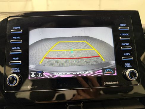 Used 2021 Toyota Camry SE w/ Cold Weather Package FWD image 18