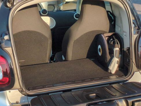 Used 2018 smart fortwo electric drive image 22