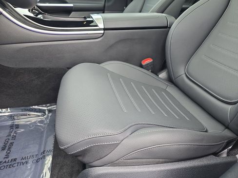 Certified 2025 Mercedes-Benz C 300 Sedan image 32