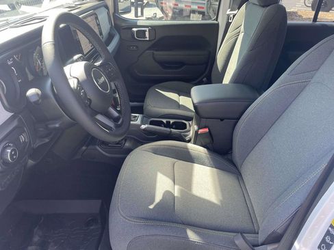 New 2025 Jeep Gladiator Sport image 26