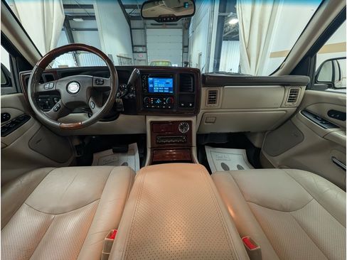 Used 2006 Cadillac Escalade AWD image 10