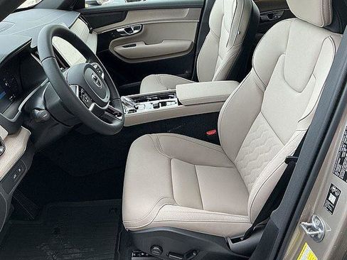 New 2026 Volvo XC90 T8 Plus w/ Protection Package Premier AWD/4WD image 15