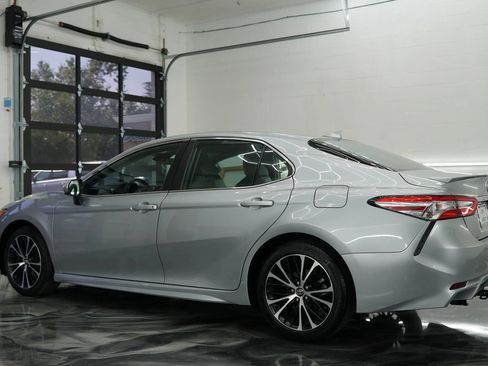 Used 2020 Toyota Camry SE FWD image 13