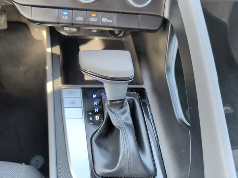 Used 2023 Hyundai Elantra SE w/ Preferred Accessory Package image 20