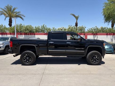 Used 2017 GMC Sierra 2500 Denali w/ Duramax Plus Package AWD/4WD image 3