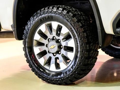 Used 2021 Chevrolet Silverado 2500 Custom w/ Custom Value Package image 50