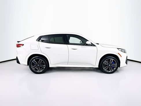 Used 2025 BMW X2 xDrive28i image 10