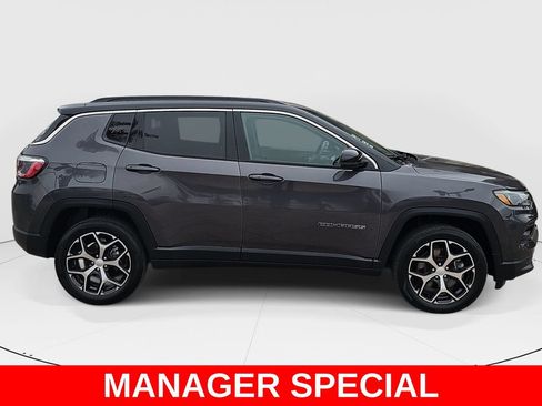 Used 2024 Jeep Compass Limited AWD/4WD image 2