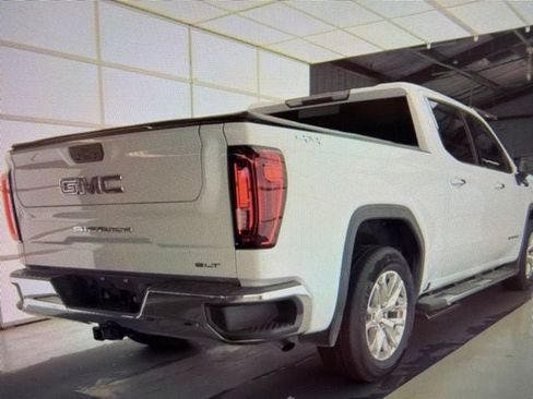 Used 2019 GMC Sierra 1500 SLT AWD/4WD image 4