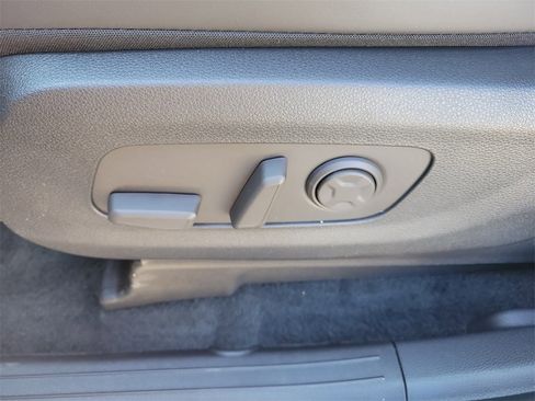 New 2026 Kia Carnival EX image 24