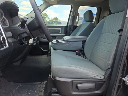 Used 2017 RAM 1500 Classic SLT AWD/4WD image 10