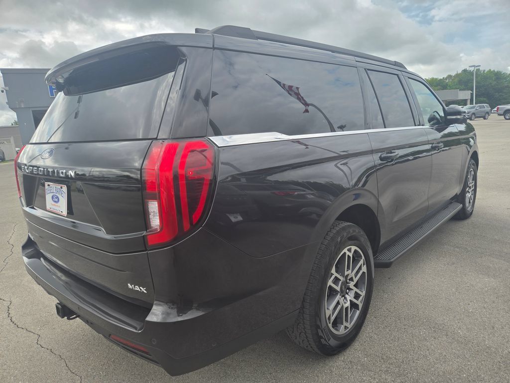 Used 2025 Ford Expedition Max Active AWD/4WD image 4