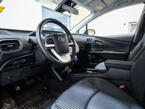 Used 2017 Toyota Prius Three image 12