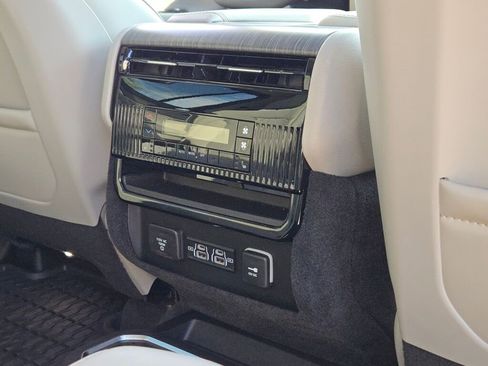 Used 2024 Jeep Wagoneer Series III w/ Premium Group I image 12