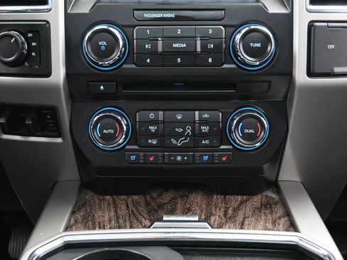 Used 2017 Ford F250 Lariat w/ Lariat Ultimate Package AWD/4WD image 39