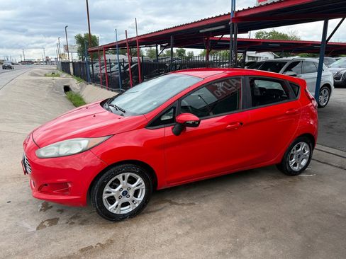 Used 2015 Ford Fiesta SE FWD image 3